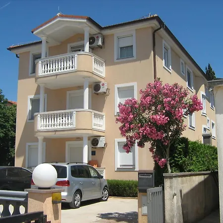 Apartment Leida 2 *